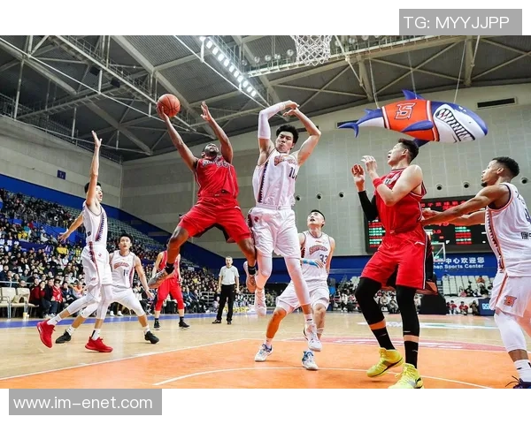 广州篮球队在锦标赛中的默契配合与战术执行分析 广州篮球队在锦标赛中的默契配合与战术执行分析