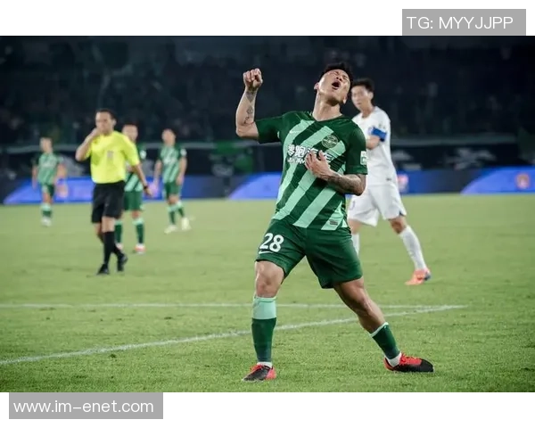 武汉足球队在足球意识排行榜中荣登第十名展现出色团队精神与战术素养 武汉足球队在足球意识排行榜中荣登第十名展现出色团队精神与战术素养